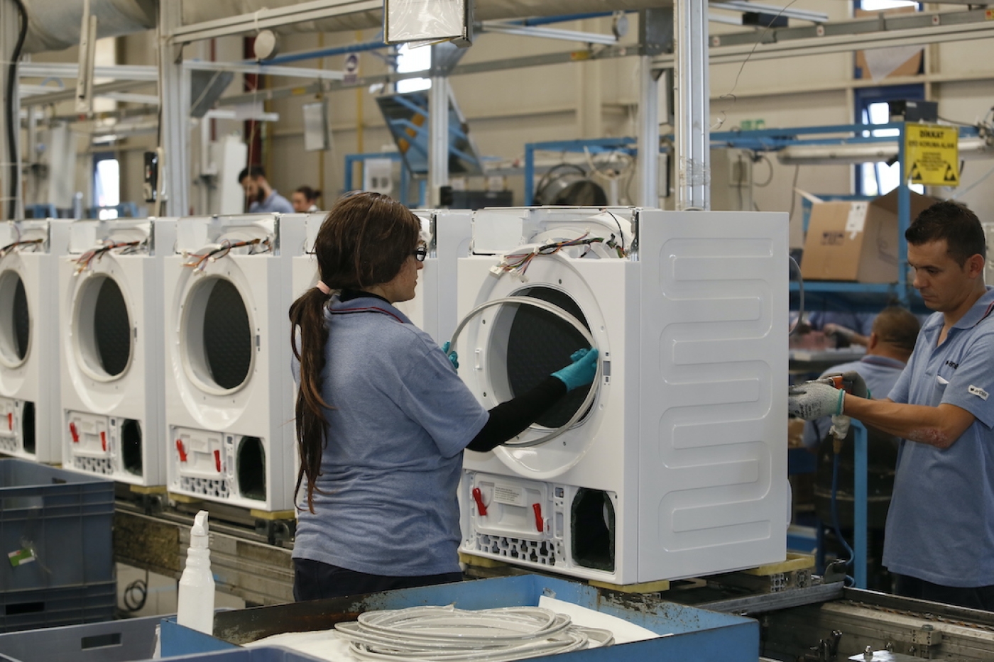 Workers are assembling a washing machine at one of Arcelik's factories in Turkey (Stock photo)