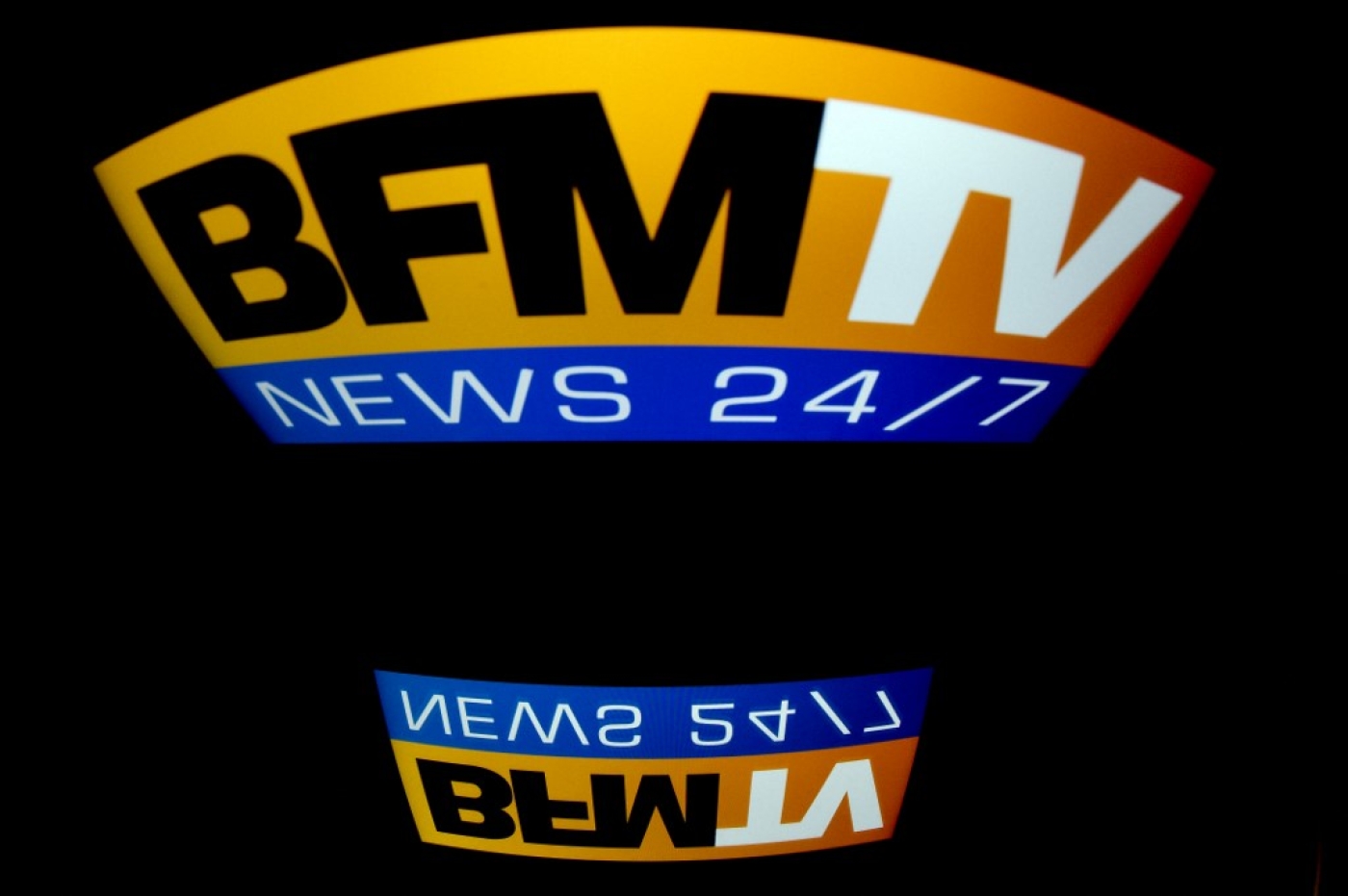 BFMTV a diffusé des sujets orientés sur les oligarques russes, le Qatar, le Soudan, le Cameroun, ou encore le Sahara occidental (AFP/Lionel Bonaventure)