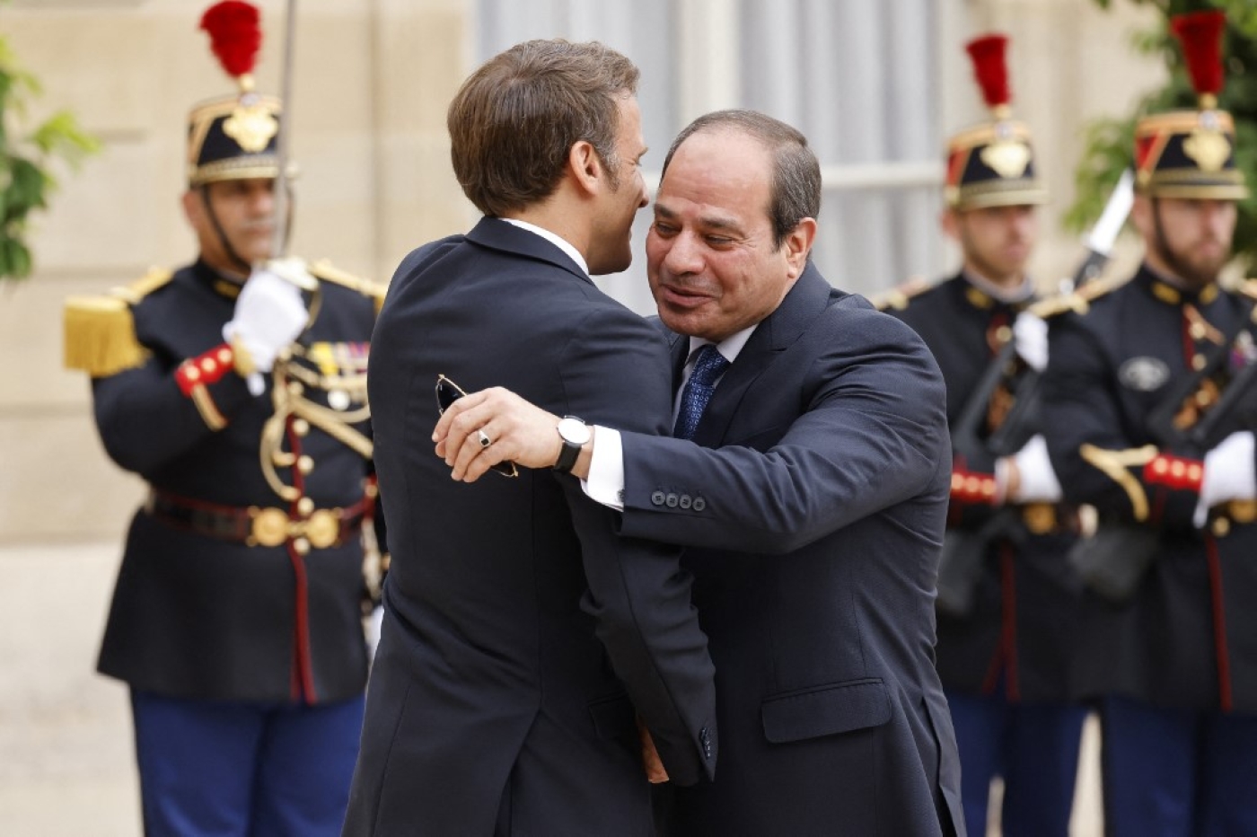 Le président français Emmanuel Macron reçoit à l’Élysée son homologue égyptien Abdelfatah al-Sissi, le 22 juillet 2022 (AFP/Ludovic Marin)
