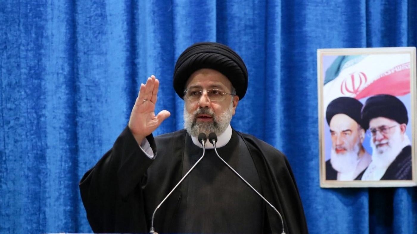 Le président iranien Ebrahim Raïssi s’exprime à Téhéran, le 11 février 2022 (présidence iranienne/AFP)