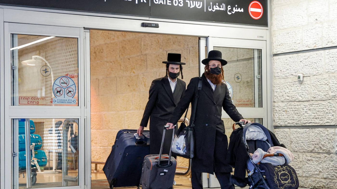 Arriving passengers inbound from Kyiv walk with their luggage at Israel's Ben Gurion airport in Lod near Tel Aviv on 13 February 2022.