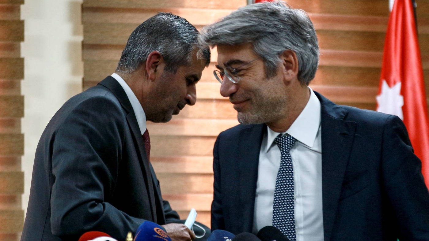 Jordan's energy minister Saleh Ali Hamed al-Kharabsheh (L) and his Lebanese counterpart Walid Fayad after a meeting in the Jordanian capital Amman, on 28 October 2021.