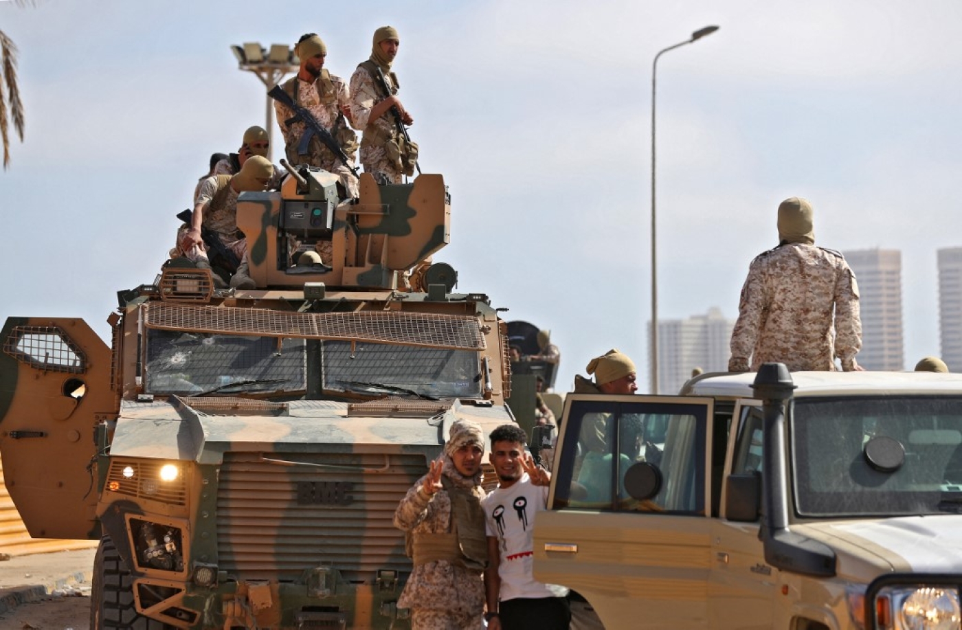 Les forces fidèles au Premier ministre libyen, Abdelhamid Dbeibah, présentes dans la capitale Tripoli, le 17 mai 2022 (AFP/Mahmud Turkia)
