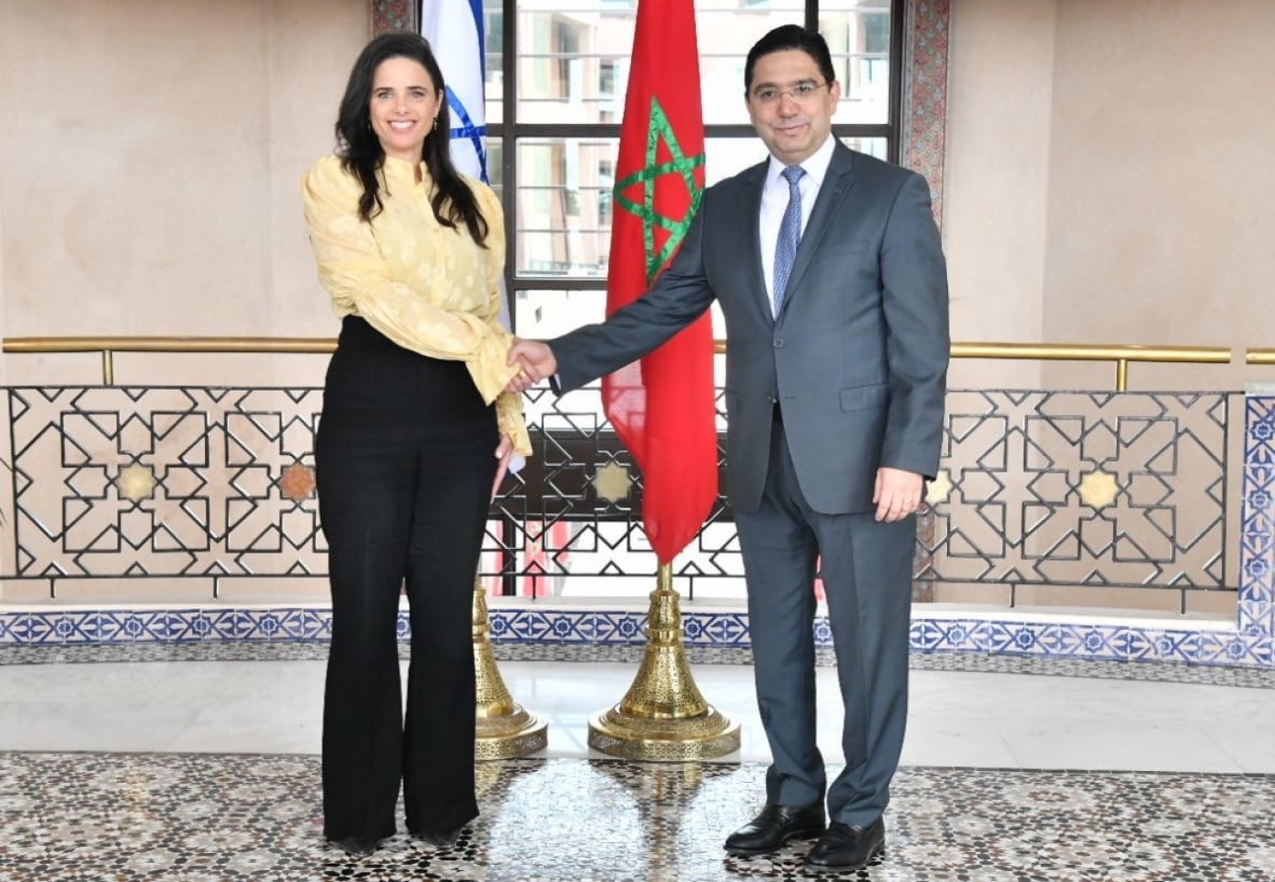 Le ministre marocain des Affaires étrangères Nasser Bourita reçoit la ministre israélienne de l’Intérieur Ayelet Shaked à Rabat, le 21 juin 2022 (Twitter/@MarocDiplomatie)