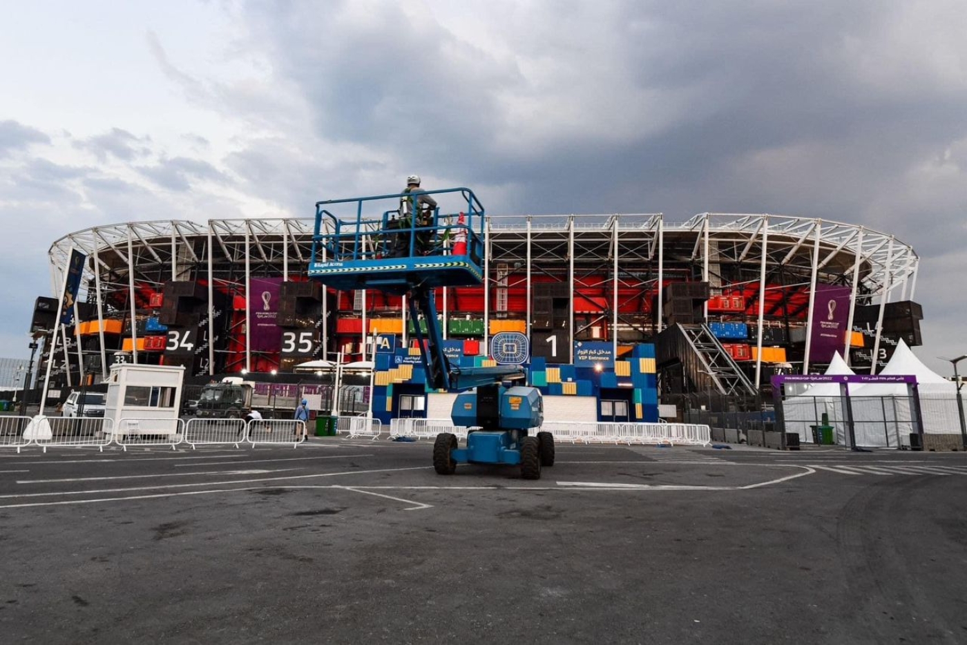 Construit avec 974 conteneurs, auxquels il doit son nom, le stade 974 est le premier stade au monde démontable (Fifa World Cup)