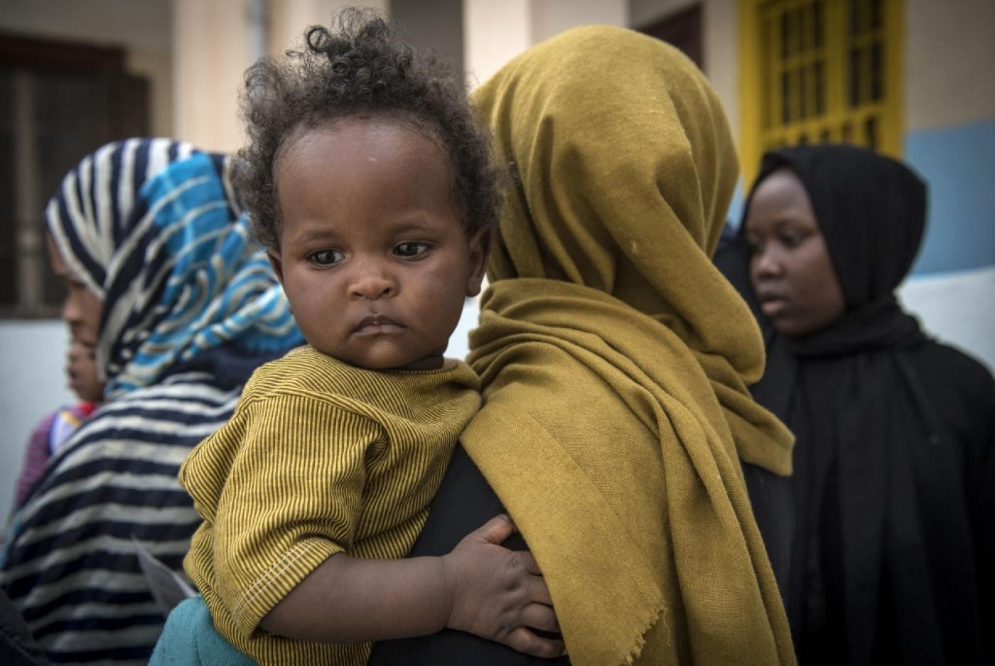 Des réfugiées soudanaises qui ont fui les affrontements en Libye dans une école de Tripoli, en avril 2019 (AFP)