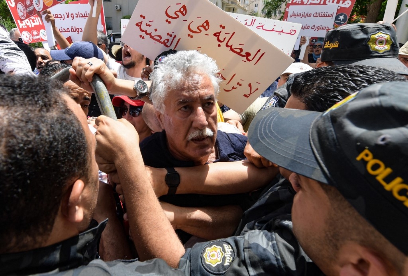 « La police a utilisé des gaz lacrymogènes contre nous et nous a attaqués », a déclaré le chef du Parti des travailleurs Hamma Hammami (AFP/Fethi Belaid)