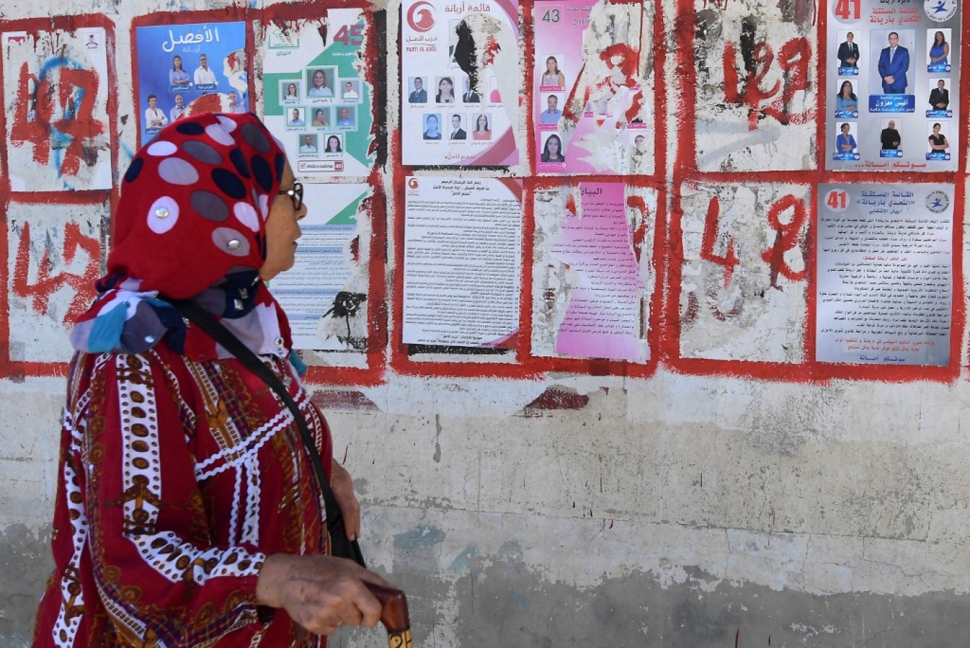 Alors qu’en 2019, 15 000 Tunisiens s’étaient présentés aux législatives, ils sont à peine plus de 1 000 cette année (AFP/Fethi Belaid)