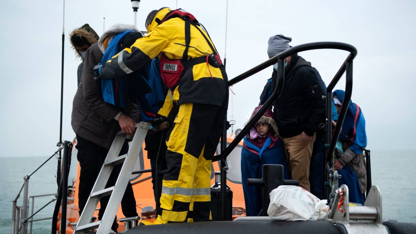 uk-france-refugees-boat-sinks-nov-2021-afp