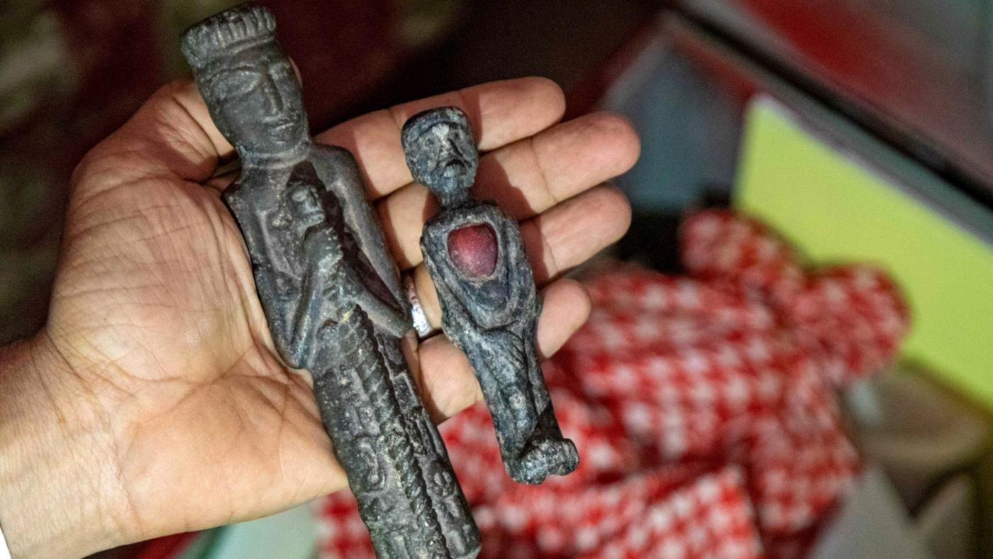 Artefacts interceptés avant leur sortie clandestine du pays, au Musée national de Ta'izz (Yémen), le 22 février 2022 (AFP)