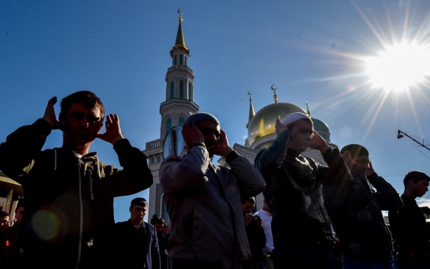 Les musulmans russes prient à la mosquée centrale de Moscou le 15 juin 2018, lors des célébrations de l’Aïd al-Fitr (AFP/Vassili Maximov)