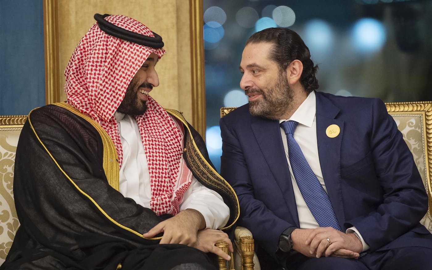 Le prince héritier Mohammed ben Salmane en compagnie de Saad Hariri, un an après que la détention présumée du Premier ministre libanais à Riyad (AFP)