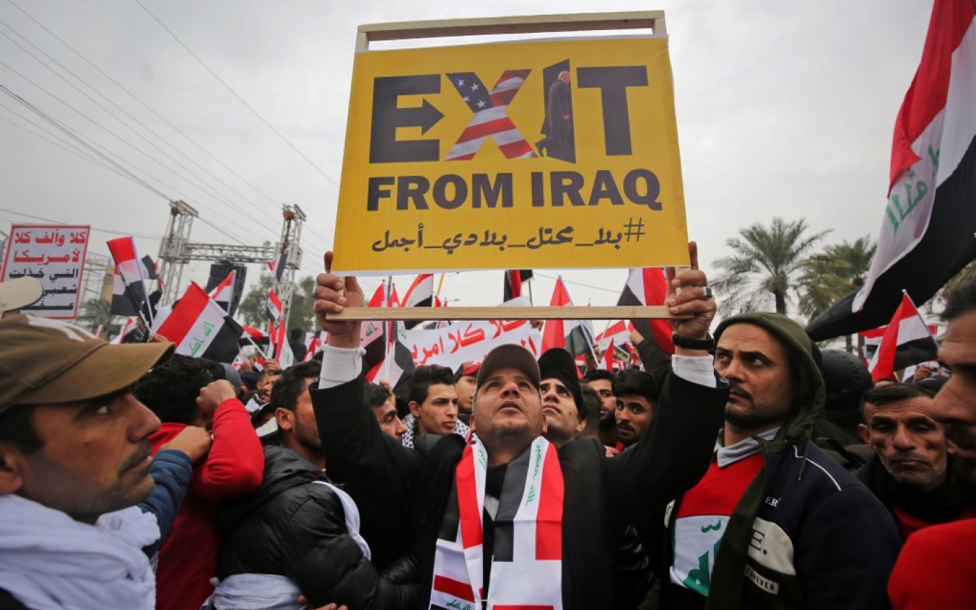 À Bagdad, les partisans de Moqtada al-Sadr manifestent pour exiger la fin de la présence des forces américaines dans leur pays, le 24 janvier 2020 (AFP)