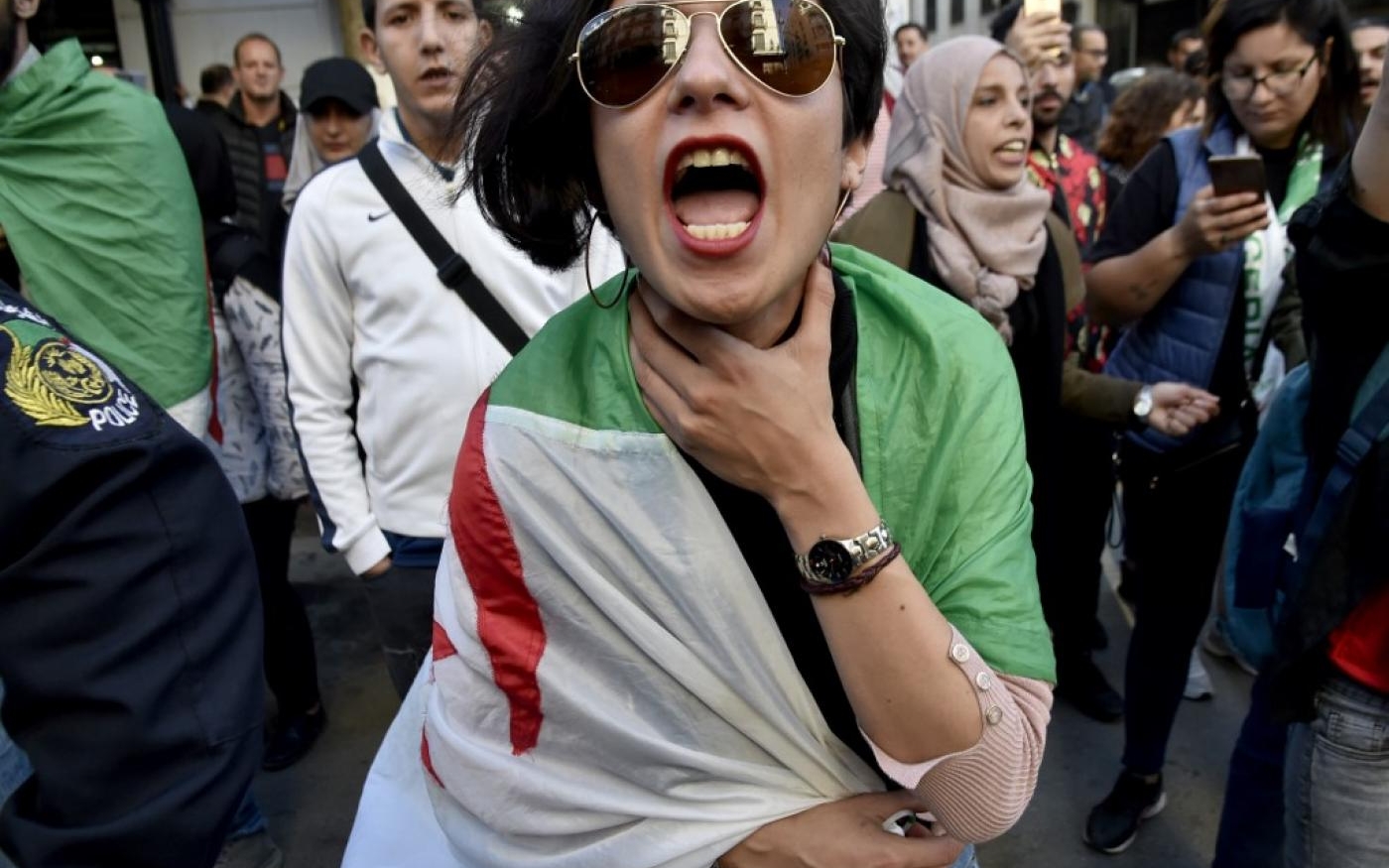 Le dimanche 14 avril, pendant un rassemblement au centre d'Alger (AFP)