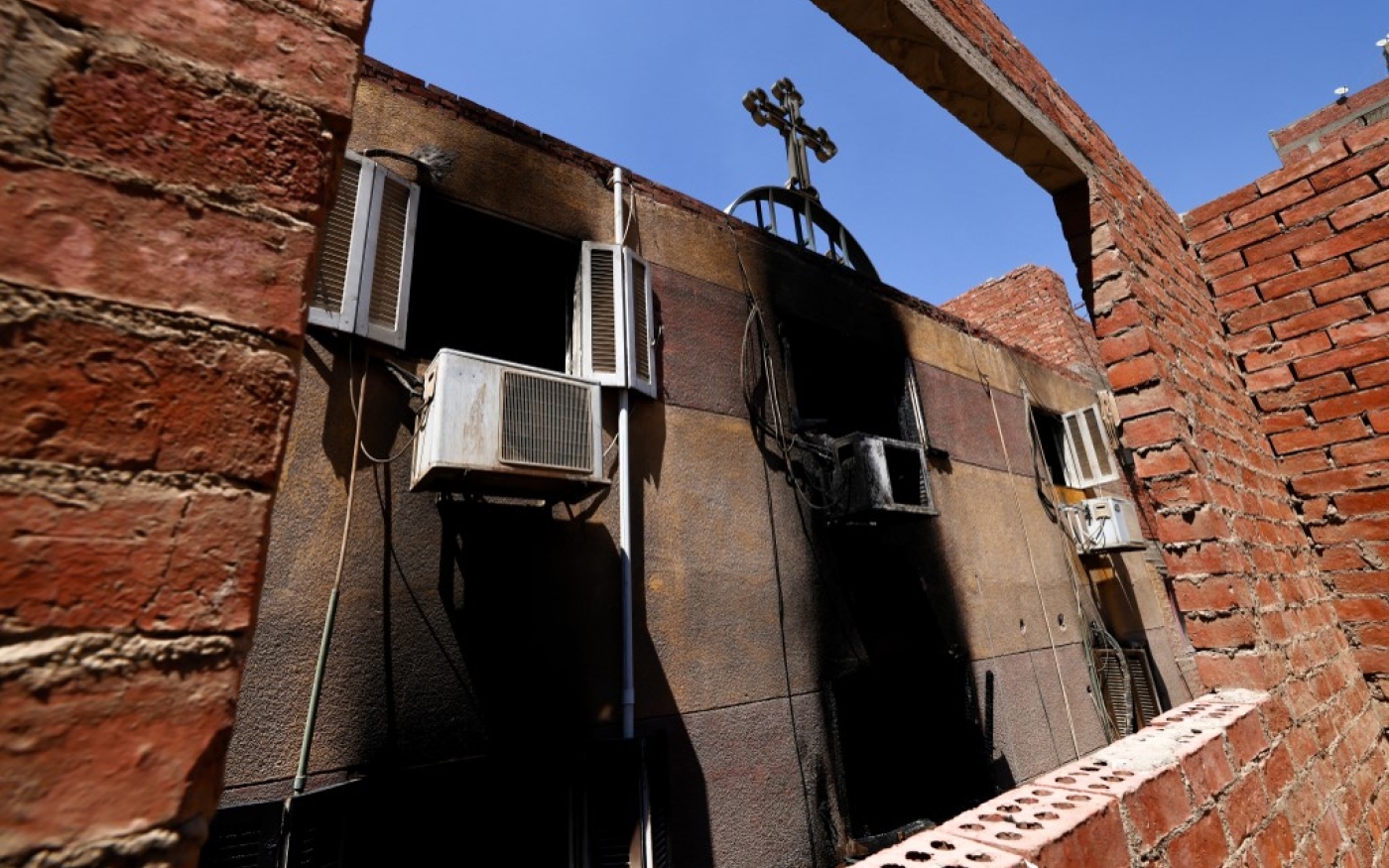 L’église Abou Sifine, après avoir été frappée par l’incendie le 14 aout 2022 (AFP/Khaled Desouki) 