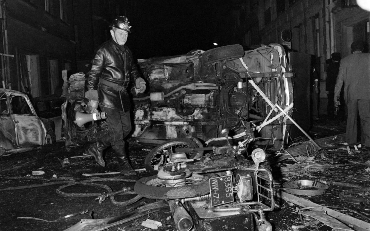 Cette photo d’archive datée du 3 octobre 1980, a été prise après l’explosion d’une bombe devant une synagogue rue Copernic à Paris (AFP/Georges Bendrihem) 