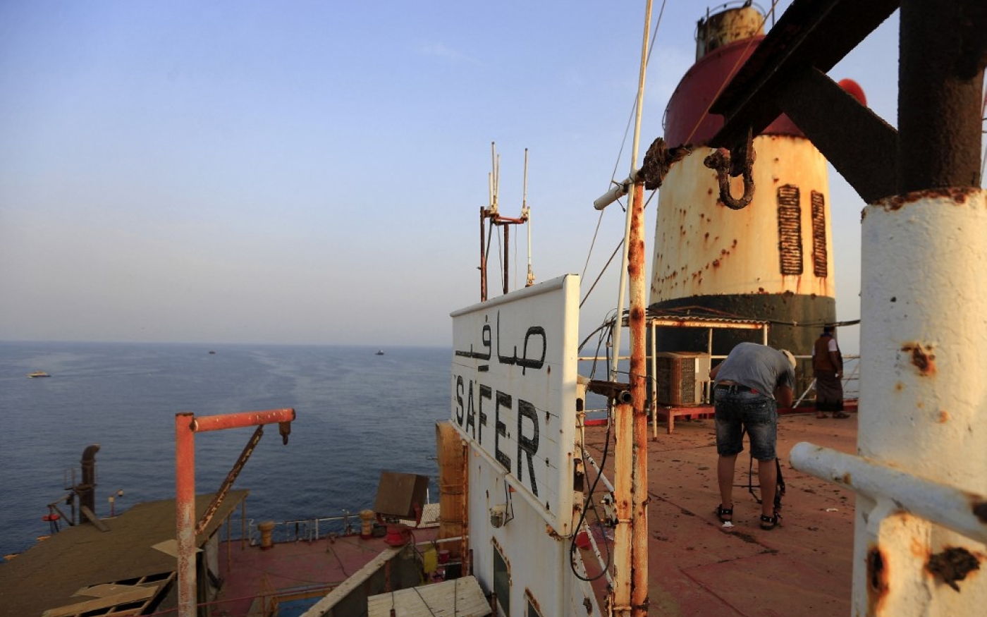  Le FSO Safer est arrivé au large du Yémen le 16 juillet pour une opération risquée : pomper plus d'un million de barils de ce navire en décomposition (AFP/Mohammed Huwais)