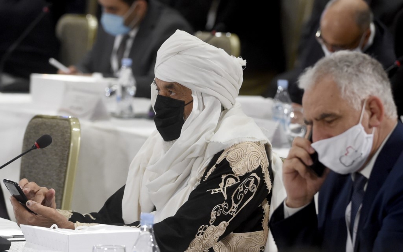 Les pourparlers qui rassemblent depuis le 9 novembre à Tunis 75 délégués libyens visent à réunifier deux autorités rivales et organiser des élections (AFP)