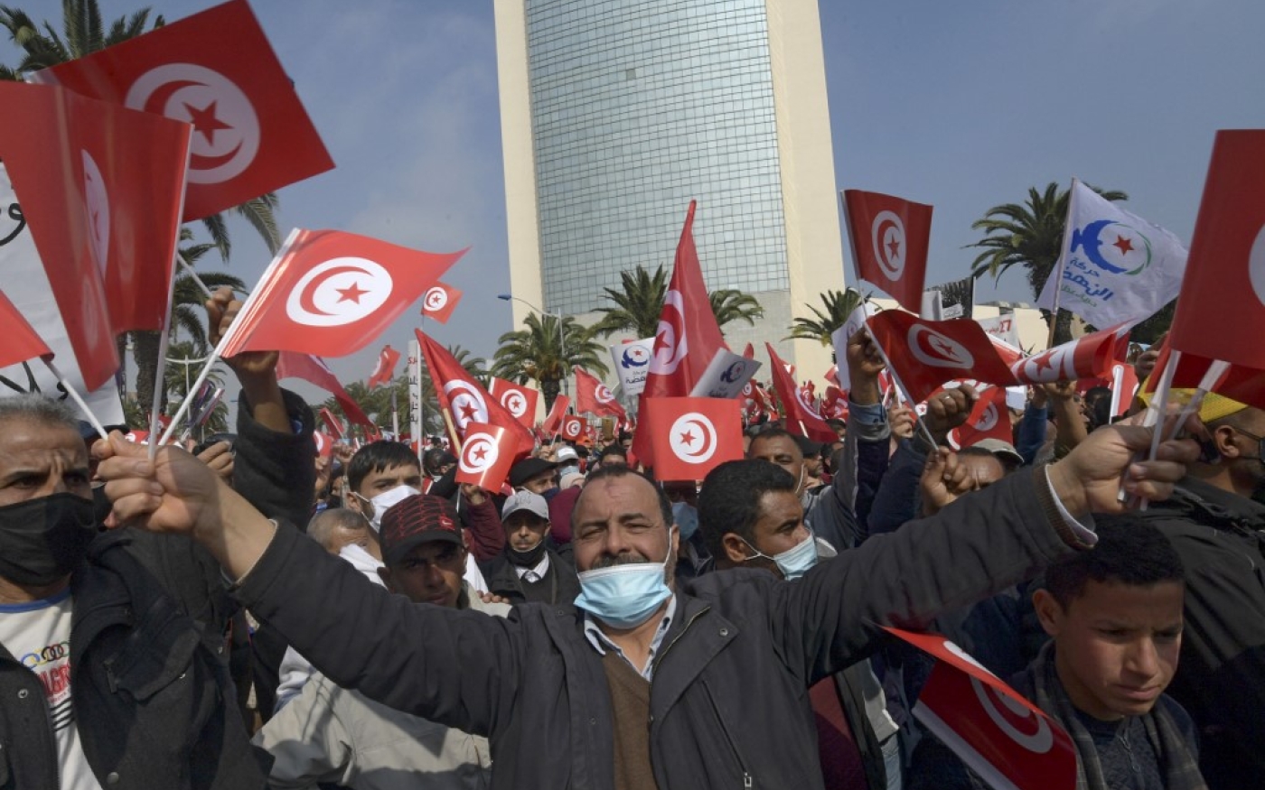 Manifestation contre le gouvernement tunisien organisé par les partisans d’Ennahdha, le 27 février 2021 (AFP)