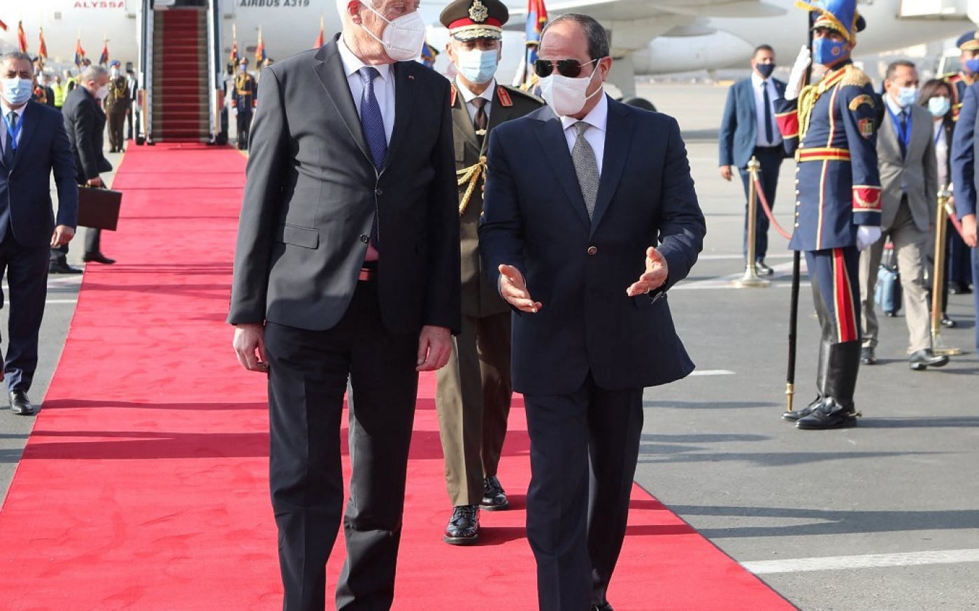 Le président égyptien Abdel Fattah al-Sissi reçoit son homologue tunisien au Caire, le 9 avril 2021 (AFP)