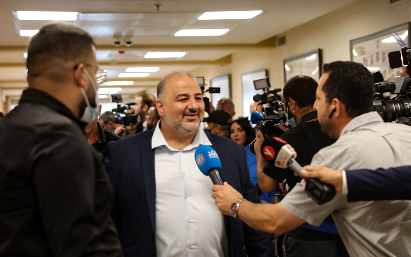 Mansour Abbas du parti islamiste Raam assiste à une réunion parlementaire à la Knesset, avant le vote d’un nouveau gouvernement, le 13 juin 2021 (AFP)