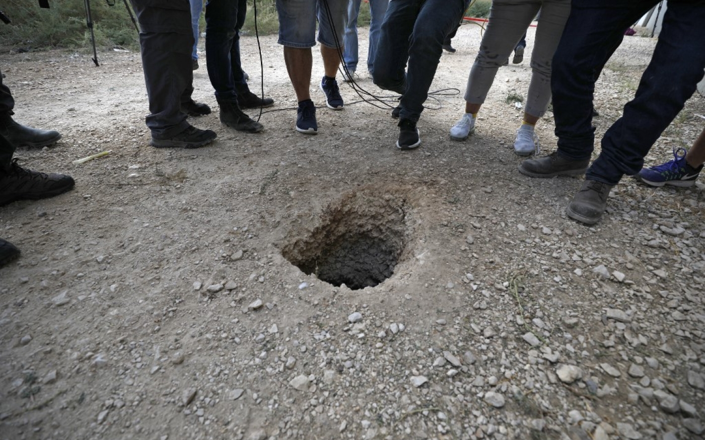Le trou par lequel les six prisonniers ont pu s’échapper (AFP/Jalaa Marey)