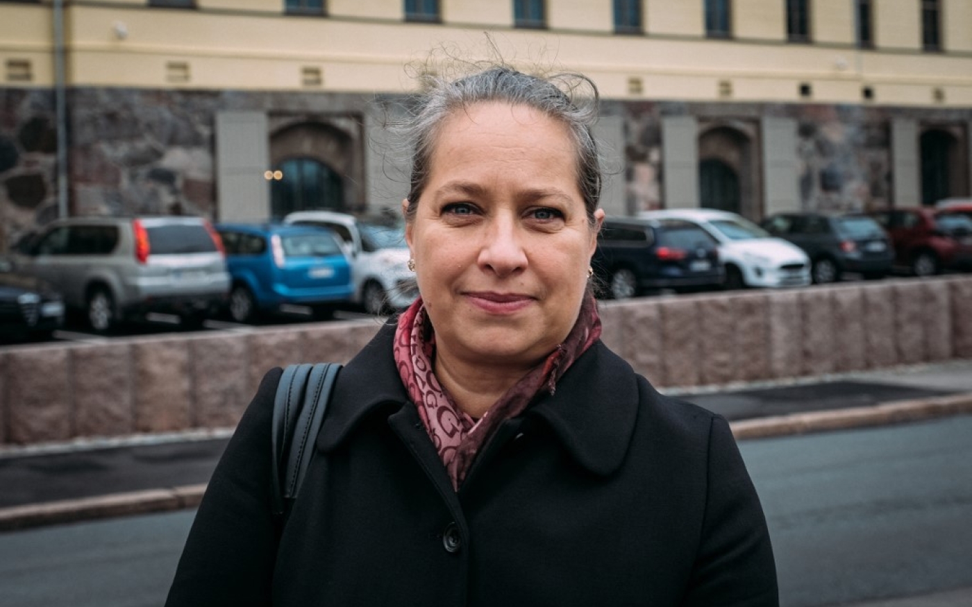 L’enseignante Ilona Taimela devant le siège du ministère des Affaires étrangères à Helsinki, le 26 octobre 2021 (AFP / Alessandro Rampazzo)