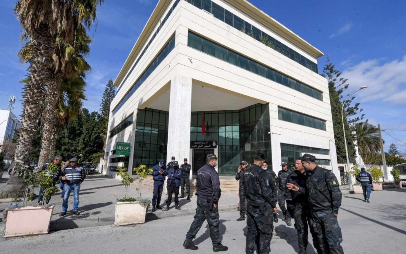 Les forces de l’ordre devant le Conseil supérieur de la magistrature, le février 2022 (AFP/Fethi Belaïd)