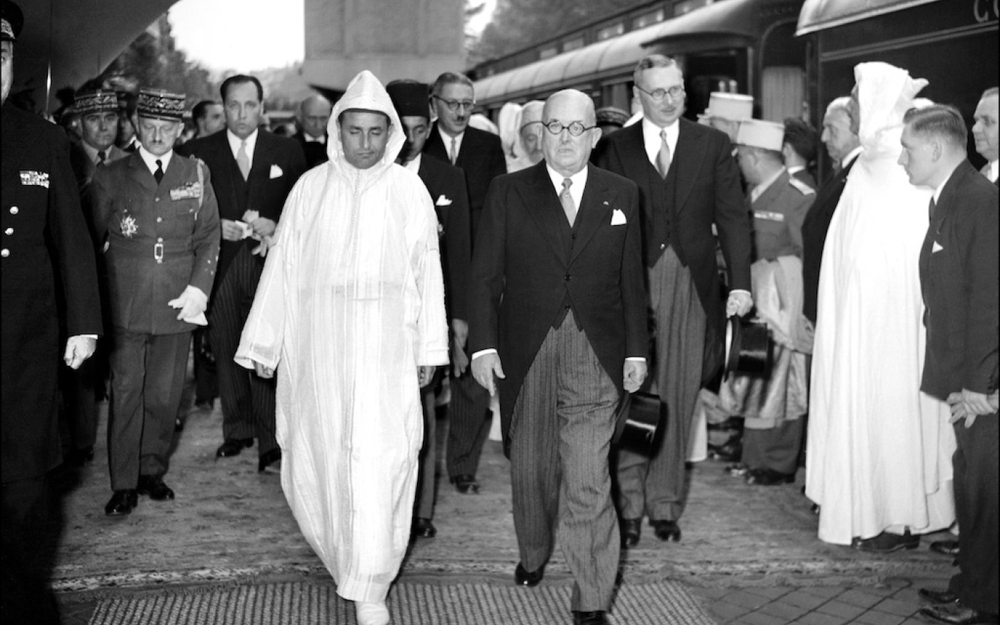 Le président français, Vincent Auriol, reçoit en octobre 1950 à Paris le sultan du Maroc Mohammed V (AFP)