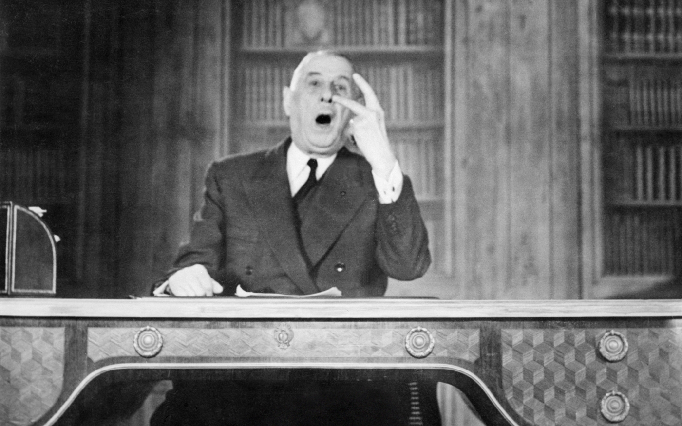 Le Général Charles de Gaulle, annonce le cessez-le-feu qui a été conclu à Evian, lors d’une allocution télévisée, le 19 mars 1962 (AFP)