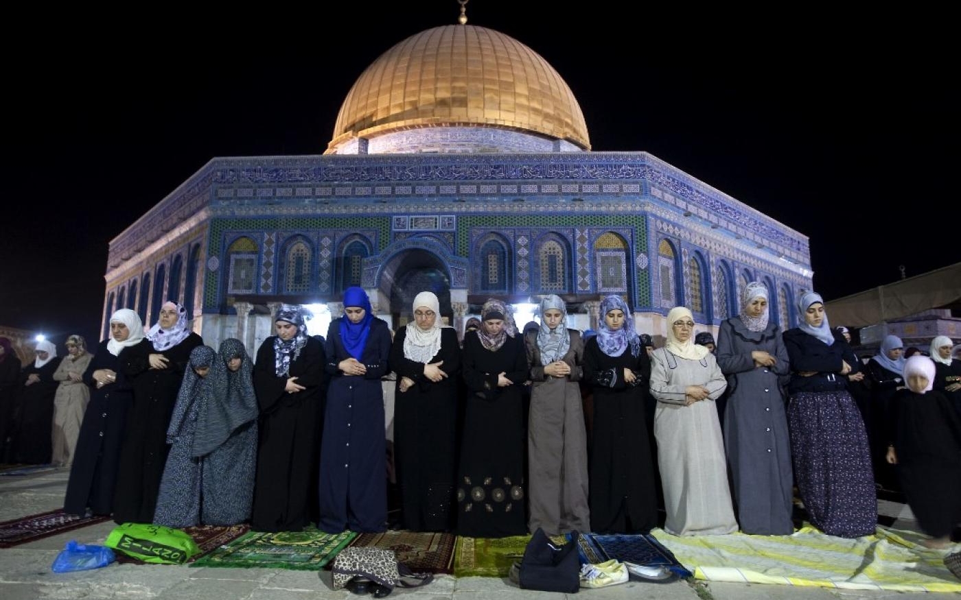 Les prières de tarawih, qui forment un élément essentiel du Ramadan, ont déjà été annulées par de nombreuses mosquées (AFP)