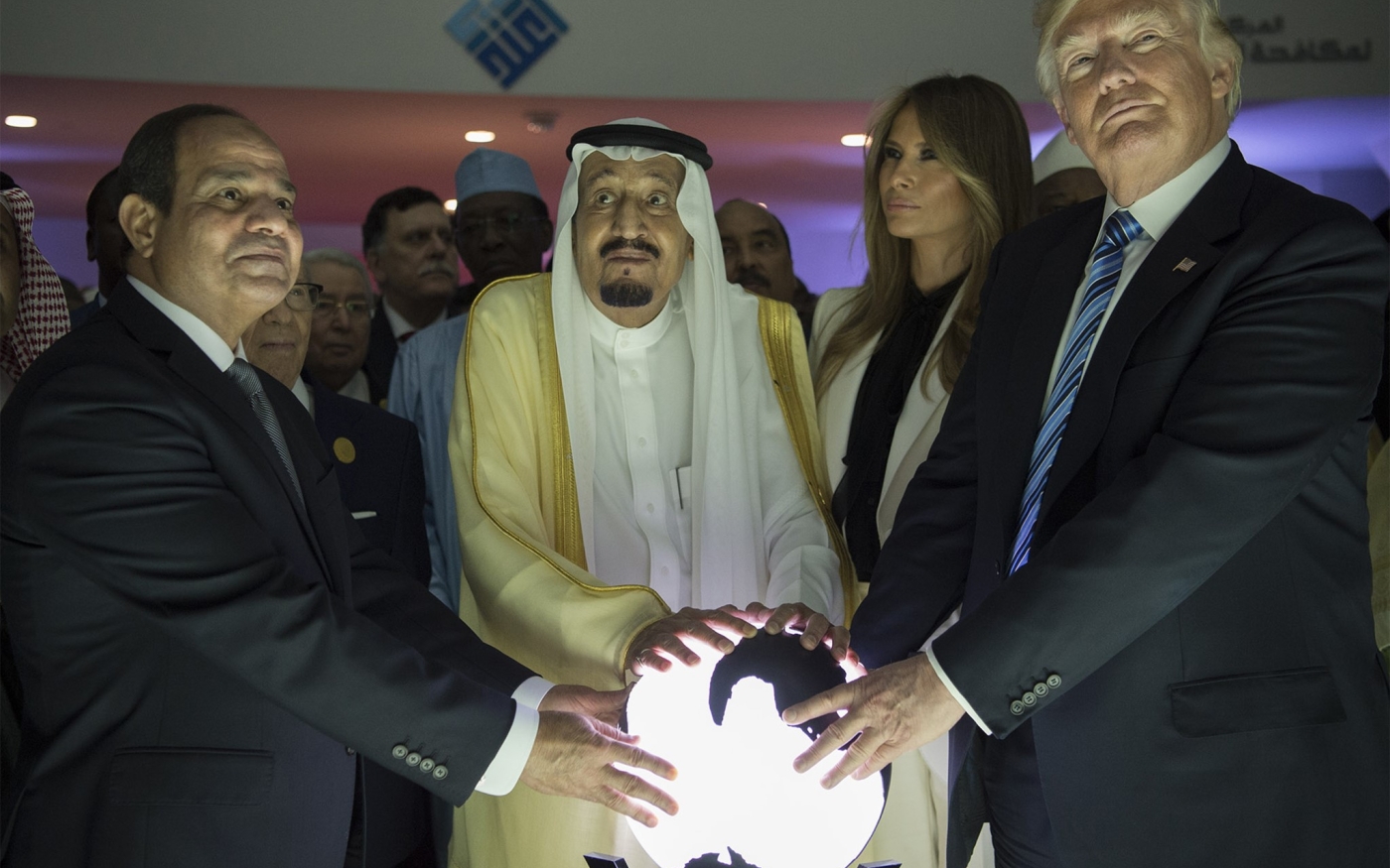 Le président américain Donald Trump avec le président égyptien Abdel Fattah al-Sissi et le roi saoudien Salmane, à Riyad, en 2017 (AFP)