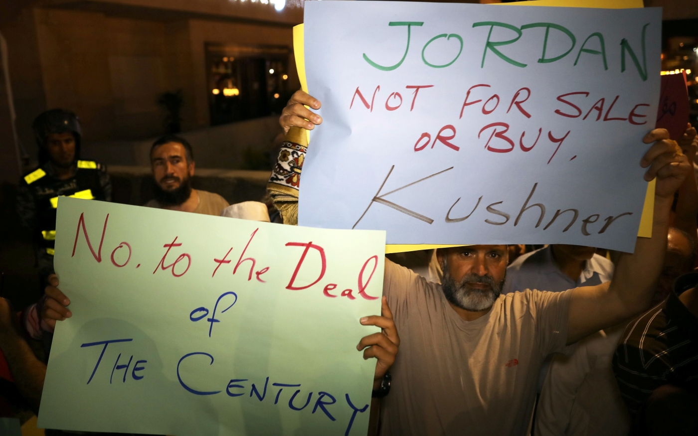 Des membres des Frères musulmans participent à un sit-in contre la visite de Kushner en Jordanie, près de l’ambassade américaine à Amman, le 28 mai 2019 (Reuters)