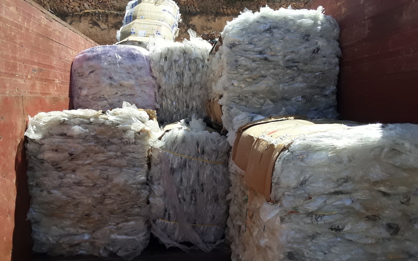 Dans sa petite entreprise souirie, Tarik Ouamira collecte et prétraite les déchets pour les envoyer sur les différentes filières de valorisation existantes, à l’export (vers l’Asie ou l’Europe) ou sur le marché marocain (MEE/Tarik Ouamira)