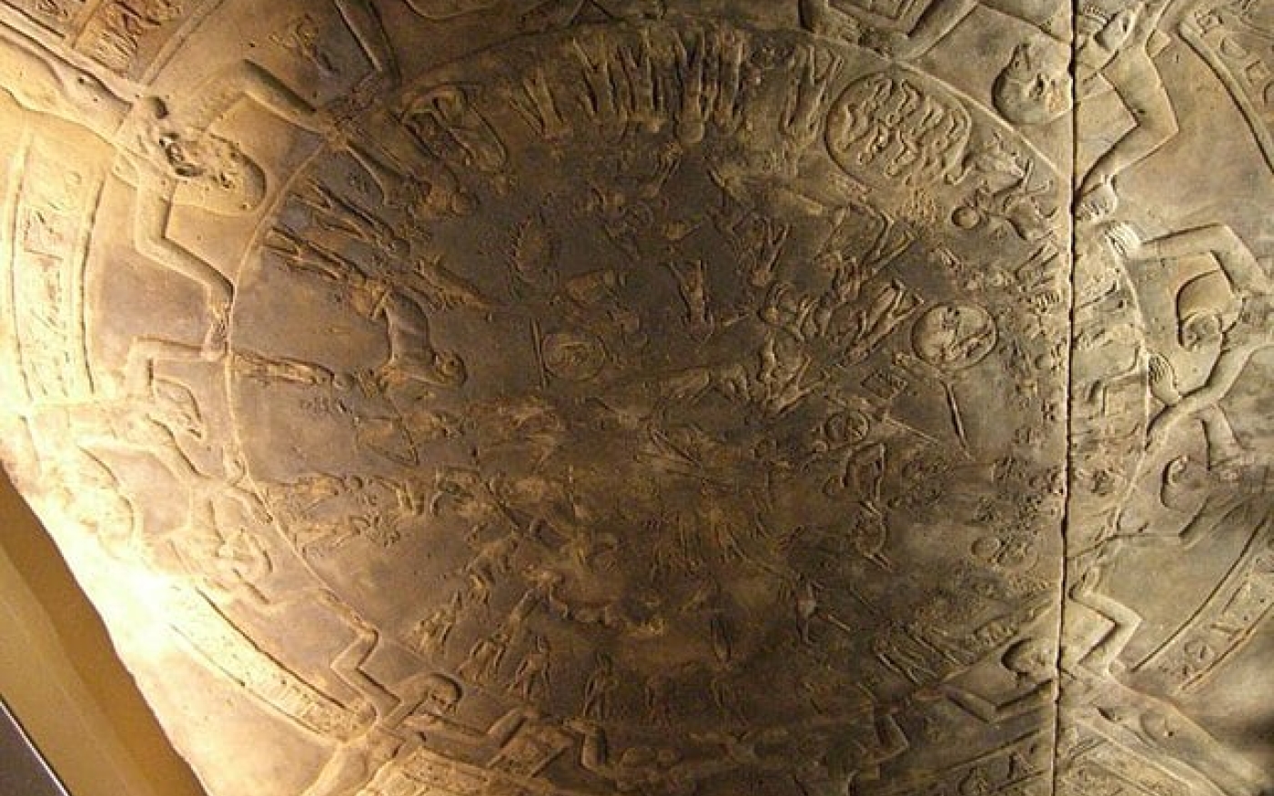 Le zodiaque de Dendérah au Louvre est un artefact important que l’Égypte veut récupérer (Wikimedia Commons)