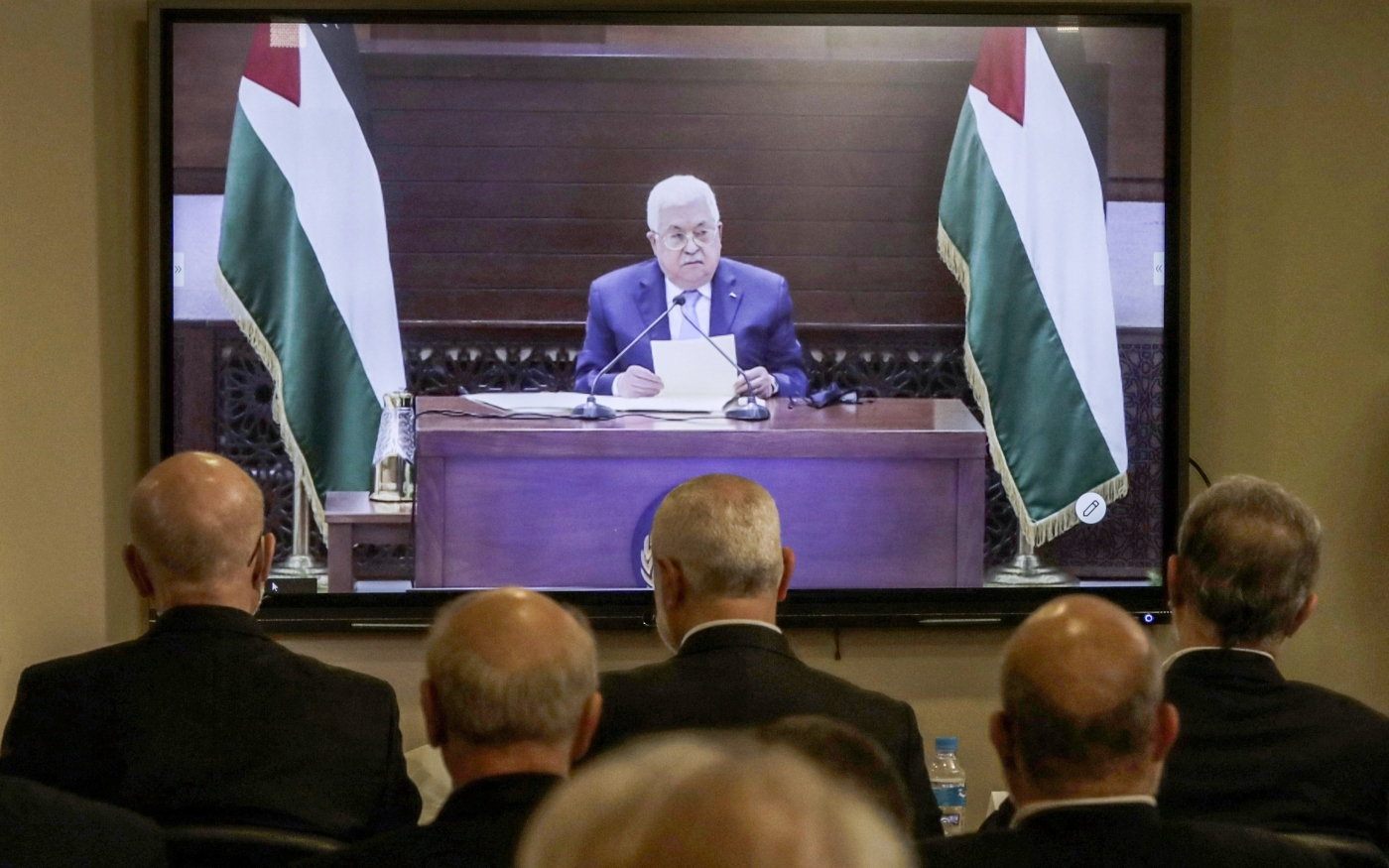 Le chef du Hamas Ismaël Haniyeh et des représentants des factions palestiniennes  à Beyrouth pour des pourparlers en visioconférence avec le président palestinien, le 3 septembre 2020 (AFP)