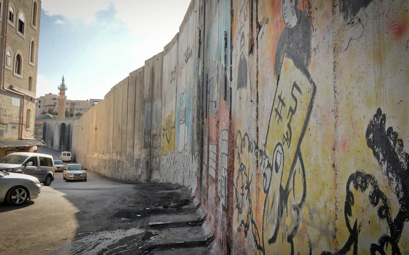 Le mur de séparation israélien à l’ouest d’Eizariya et Abu Dis (MEE/Qassam Muaddi)