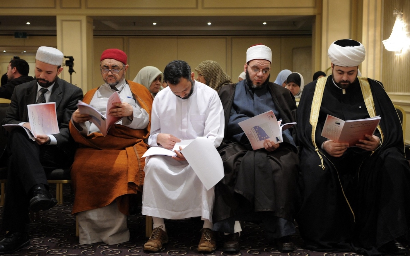 Des imams assistent au lancement de la ligue européenne des imams et aumôniers par la fédération des organisations islamiques européennes, le 23 février 2008, à Bruxelles (AFP)