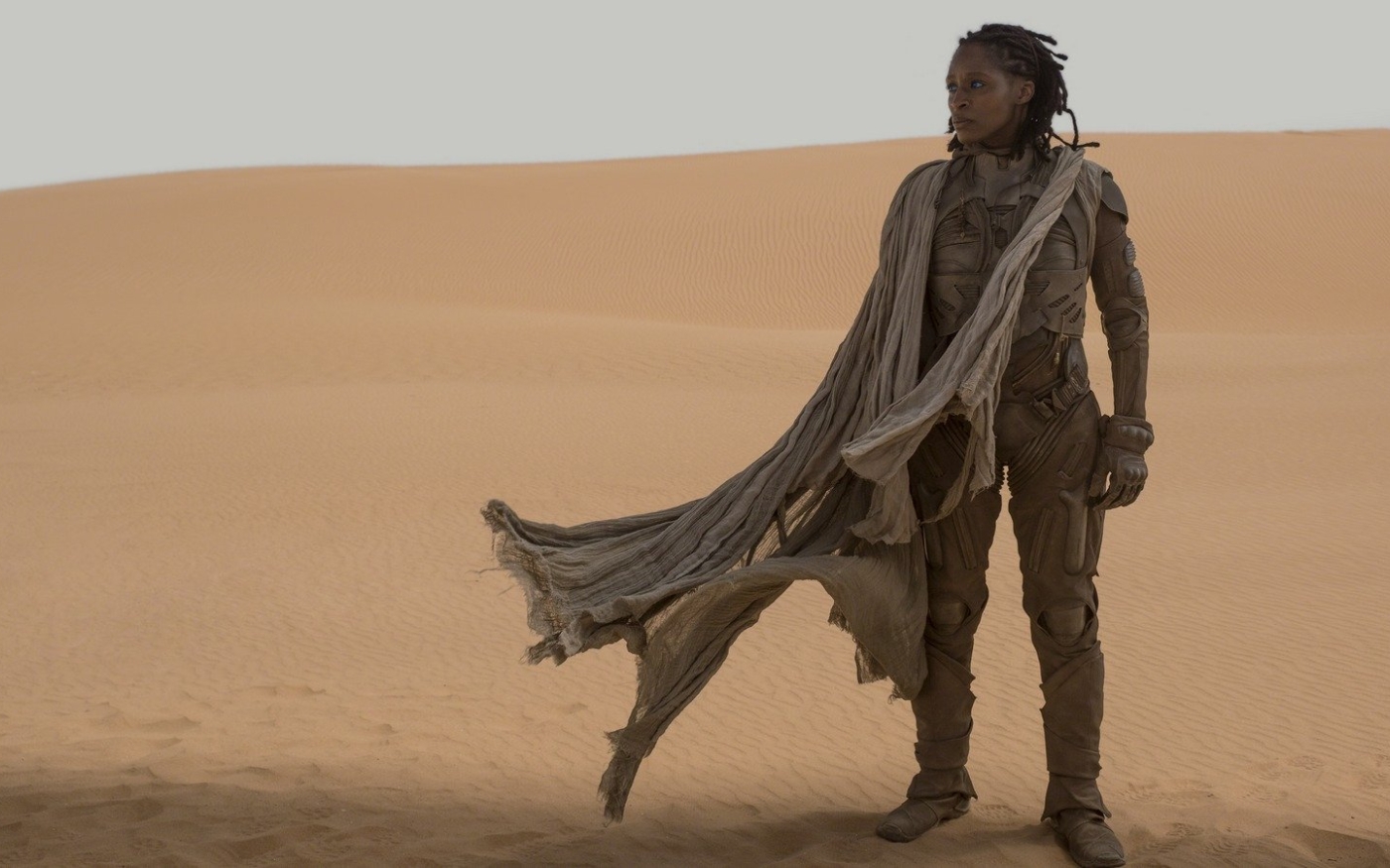 Dans Dune, Liet Kynes (Sharon Duncan-Brewster) est à la fois une émissaire des Fremen et au service de l’empereur (Legendary/Warner Bros)