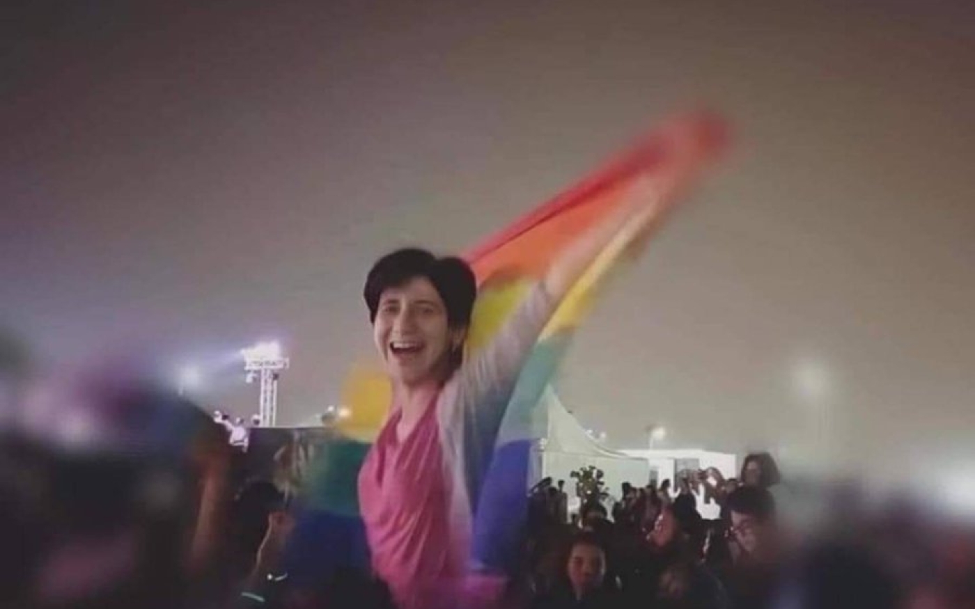 La présence du drapeau arc-en-ciel, devenu un symbole LGBTQI+, au Cairo Festival City en 2017 a entraîné une vague de répression ciblant des individus identifiés comme homosexuels (Twitter/Amr Magdi)