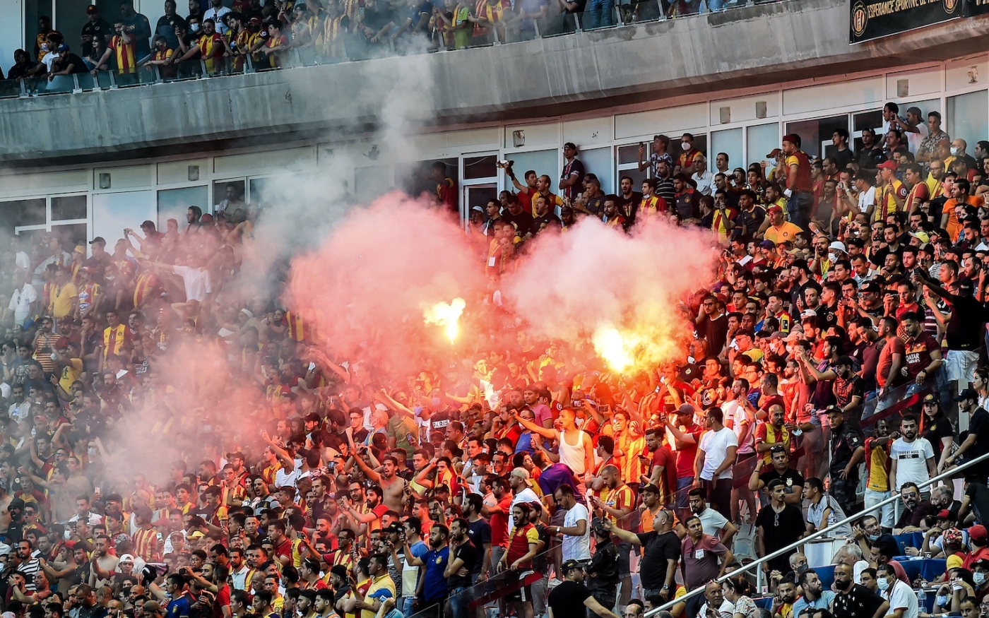 Les images des supporteurs de l’Espérance sportive de Tunis lors du match contre les Égyptiens d’Al Ahly le 19 juin 2021 ont suscité de vives réactions sur les réseaux sociaux (AFP/Fethi Belaid)