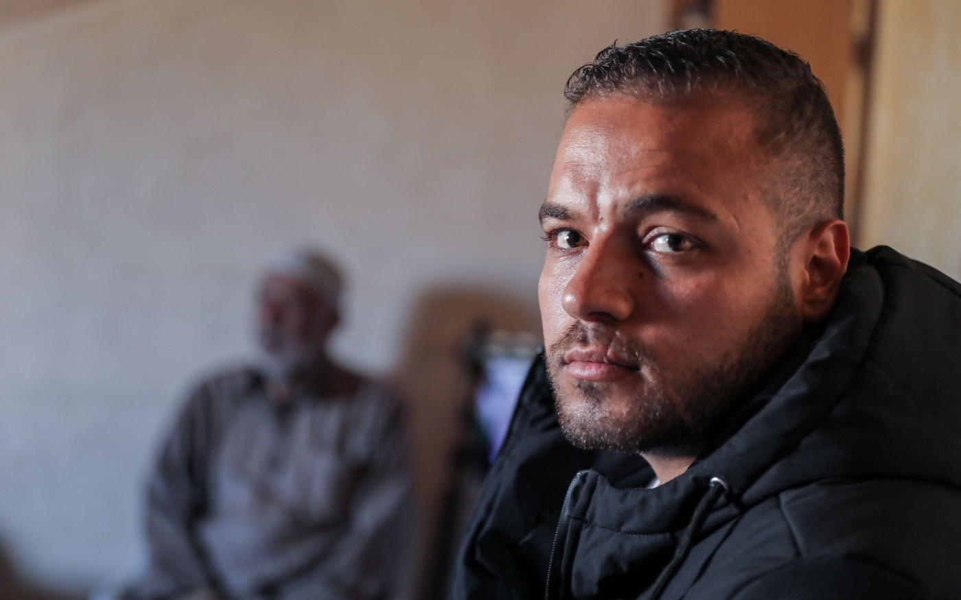 Yahya Barbakh, qui a survécu à un naufrage, est aujourd’hui rentré à Gaza (MEE/Mohammed Hajjar)