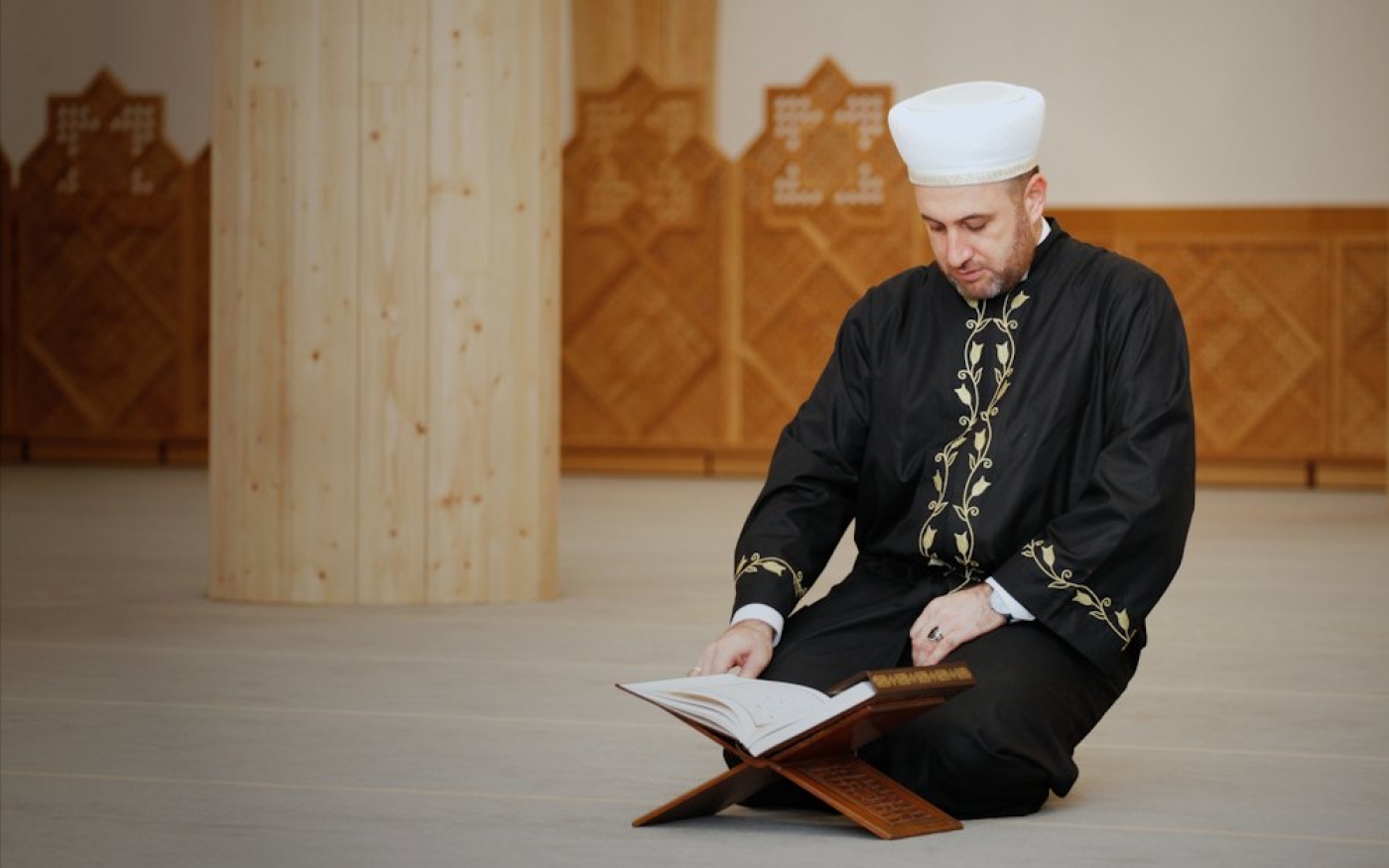 L’imam Ali Tos a récité son premier adhan quand il était enfant à Konya, en Turquie (Cambridge Central Mosque)