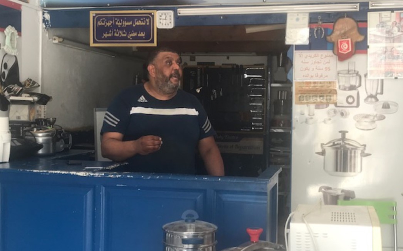 Mohamed Jabeur dans sa boutique à Ksar Hellal (Fairouz ben Salah)