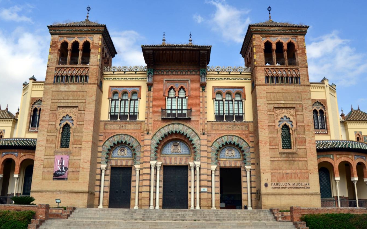Le Musée des arts et traditions populaires de Séville est construit selon le style architectural mudéjar (Emilio J. Rodríguez Posada)