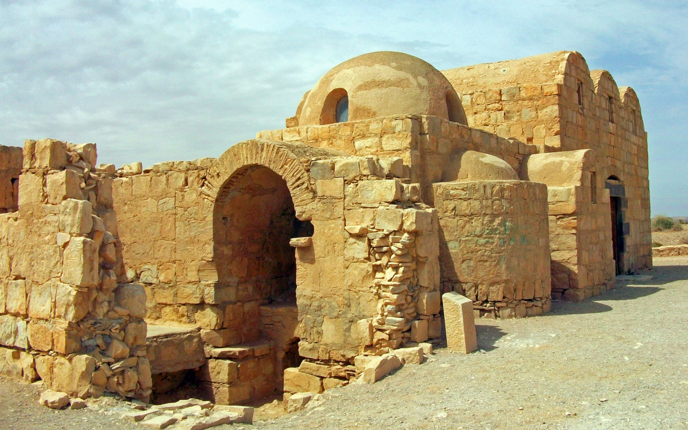 Quseir Amra fut construit vers 743 par le calife omeyyade al-Walid II dans l’actuelle Jordanie (Daniel Case/Wikimedia)