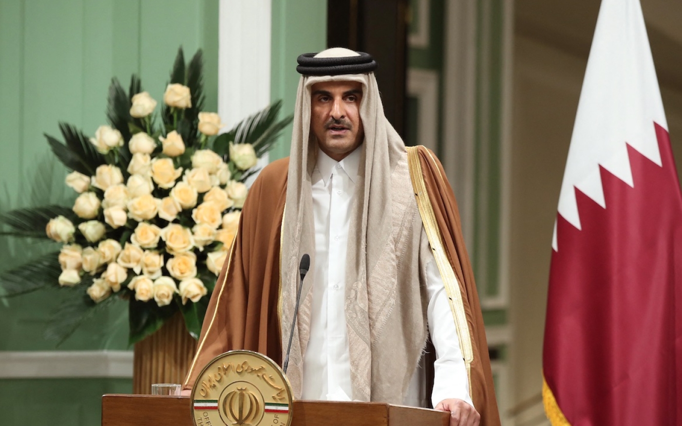 L’émir du Qatar Tamim bin Hamad al-Thani s’exprimant lors d’une conférence de presse conjointe avec le président iranien, à Téhéran, le 12 janvier 2020 (AFP)