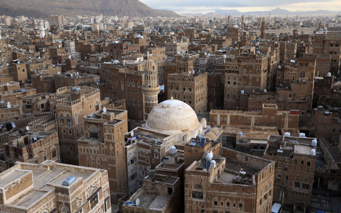 Vue de la vieille ville de Sanaa, site inscrit au patrimoine mondial de l’UNESCO, avec ses maisons typiques en pisé (photo d’archives/AFP)