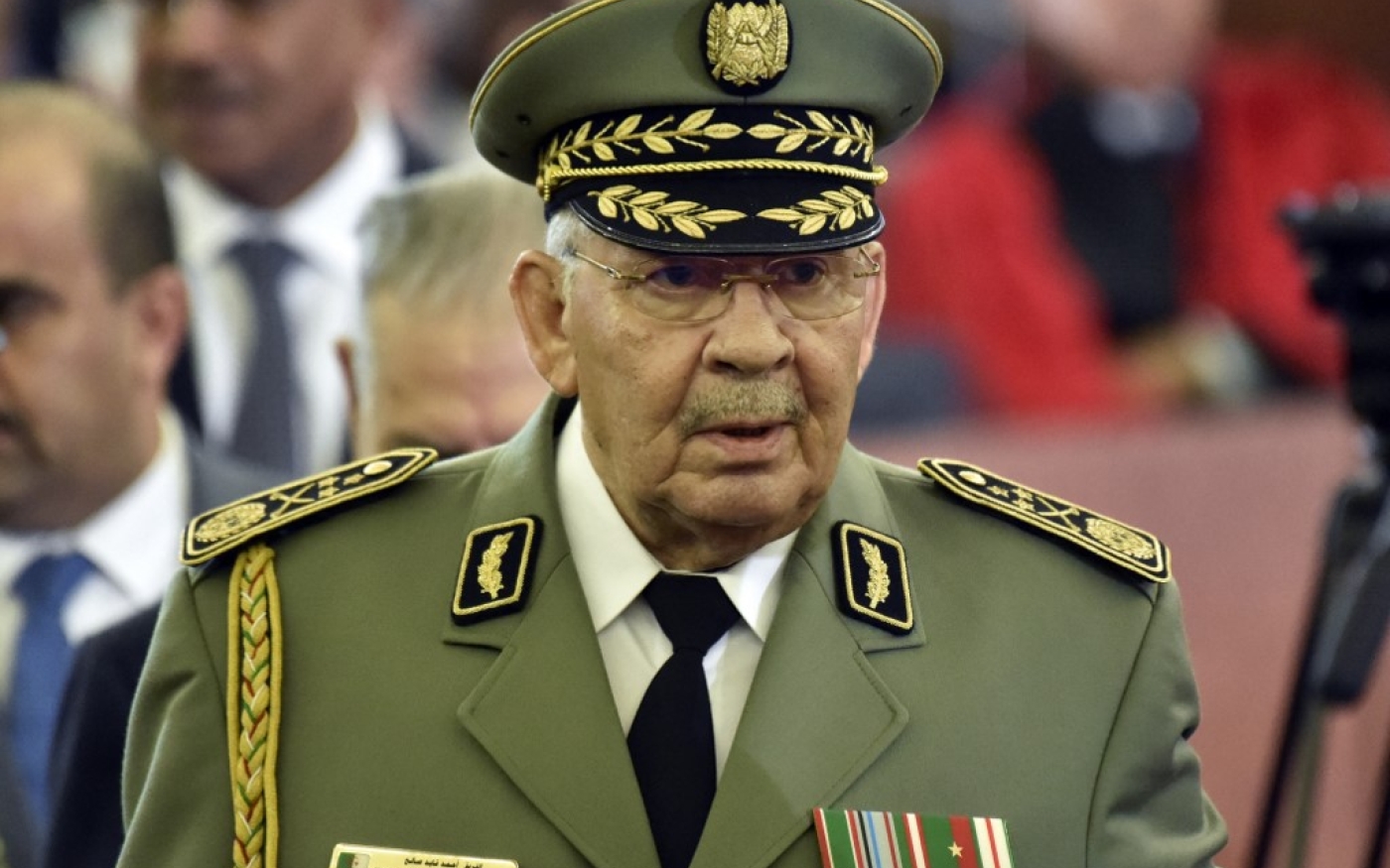 À partir de mars 2019, le général Gaïd Salah, avec l’appui de la hiérarchie de l’armée, a repris les choses en main. Il a neutralisé ses adversaires, ainsi que les hommes de pouvoir et les oligarques susceptibles de perturber ses projets (AFP/Ryad Kramdi)