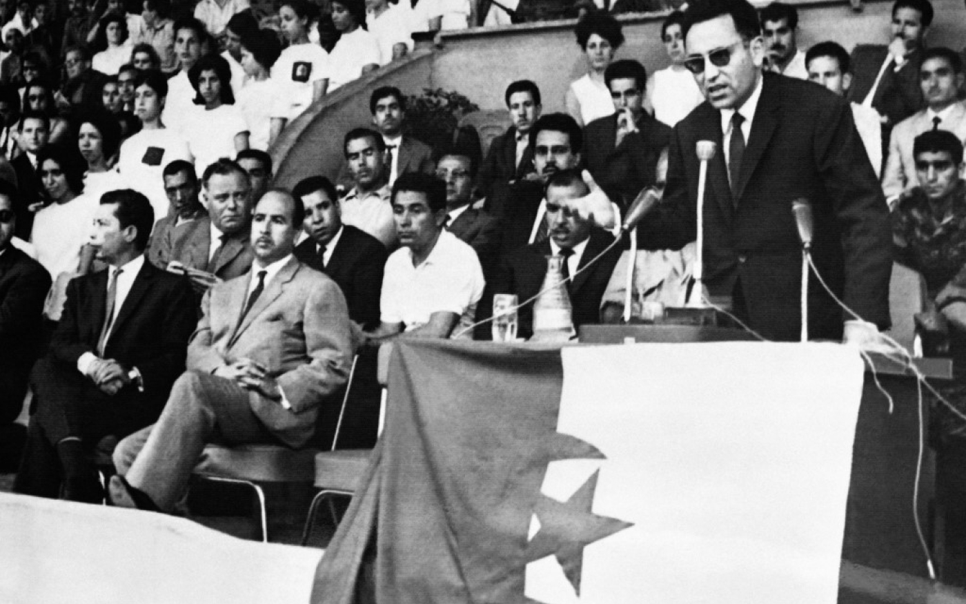 Le président du Gouvernement provisoire de la République algérienne Benyoucef Benkhedda prend la parole à Alger, le 10 juillet 1962, lors de la première réunion du GPRA depuis la proclamation de l'indépendance (AFP)